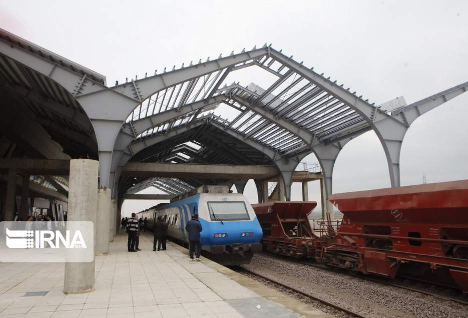 حفظ ریل راه‌آهن قم در داخل شهر باعث توسعه و آبادانی می‌شود