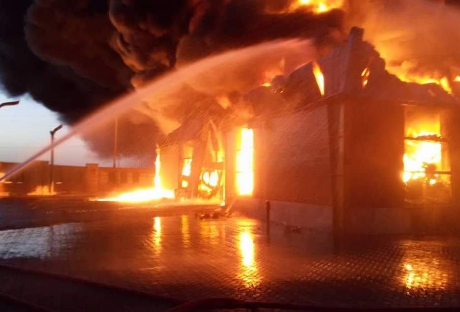 آتش‌سوزی گسترده در شهرک صنعتی شکوهیه قم در حال مهار است