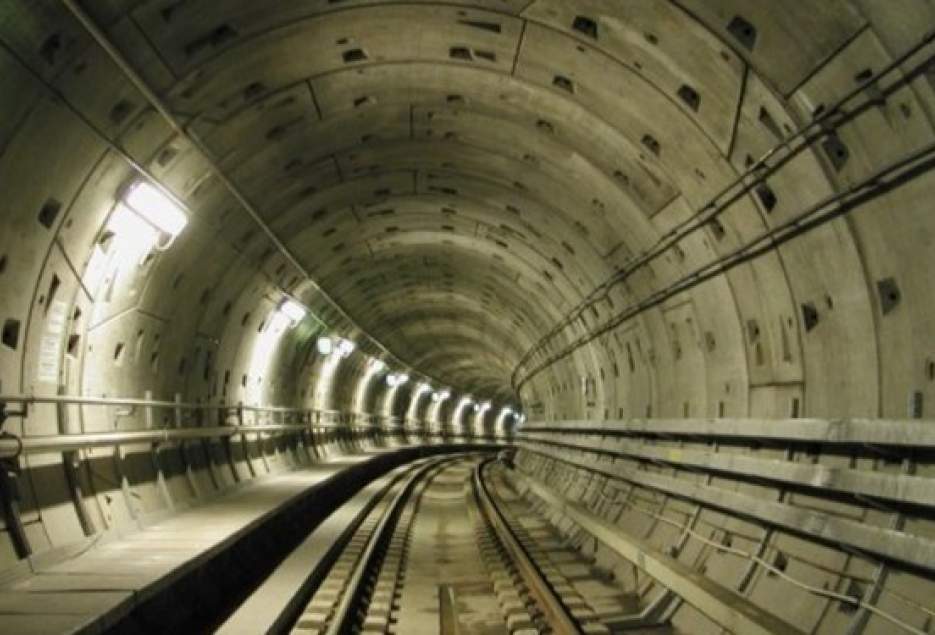 متروی قم ریل گذاری شد/ «تامین اعتبار» مهم‌ترین مشکل مونوریل