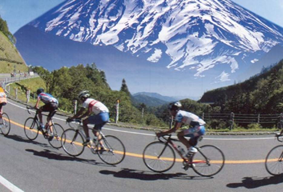 رقابت رکاب‌زنان قم در رشته کورسی / آموزش دوچرخه‌سواری ایمن در قم