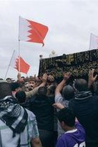 پیکر سه شهید بحرینی در شهر قم تشییع می گردد +تصویر