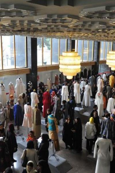 لباس های ایرانی ـ اسلامی نمایشگاه فجر را به تن جامعه بپوشانید/ صدای امواج خلیج فارس می آید