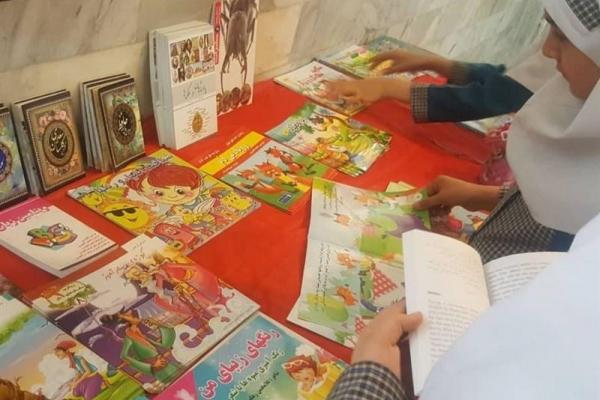 برگزاری نمایشگاه کتاب در مدرسه ها قم؛ فرصتی برای تشویق کودکان به مطالعه