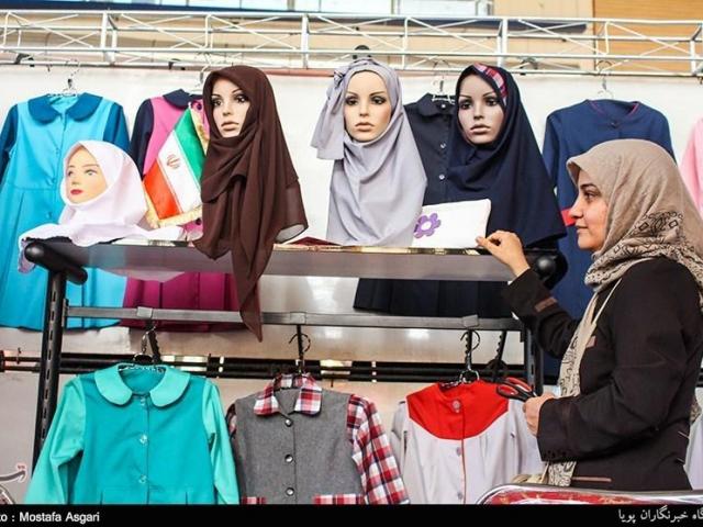 قزوین| نمایشگاه عفاف و حجاب گامی به سوی تعالی فرهنگ دینی+عکس ها