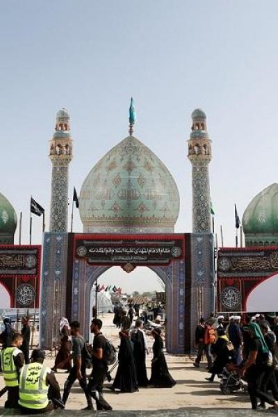 حضور روحانیون مسلط به زبان های عربی و انگلیسی در موکب مسجد جمکران