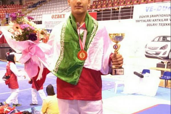 دانشجوی دانشگاه شهر قم قهرمان مسابقات جام جهانی ووشو گردید