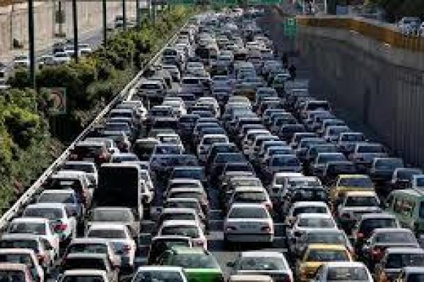 ترافیک سنگین در ورودی های تهران/ باران در ۵ جاده کشور