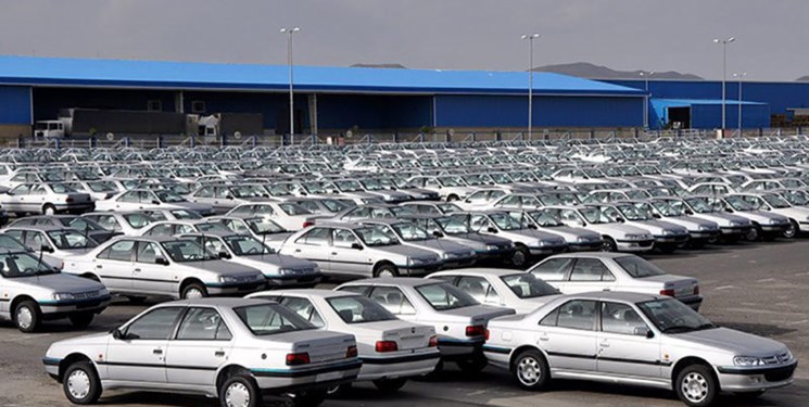 خودروسازان به تعهداتشان درباره قیمت و زمان تحویل خودرو عمل نمی‌کنند