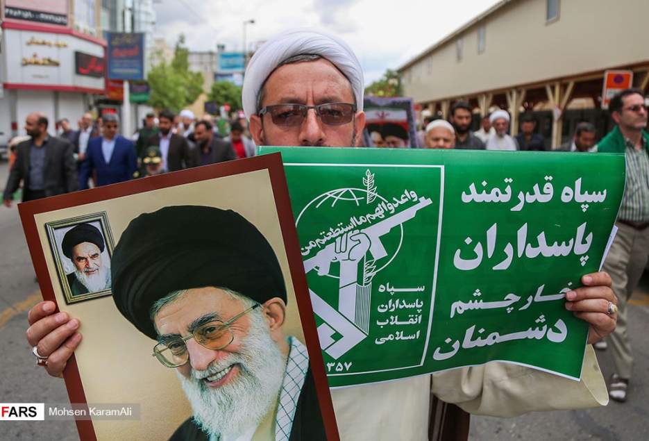 فریاد “مرگ بر آمریکا” مردم قم در حمایت از سپاه پاسداران انقلاب اسلامی