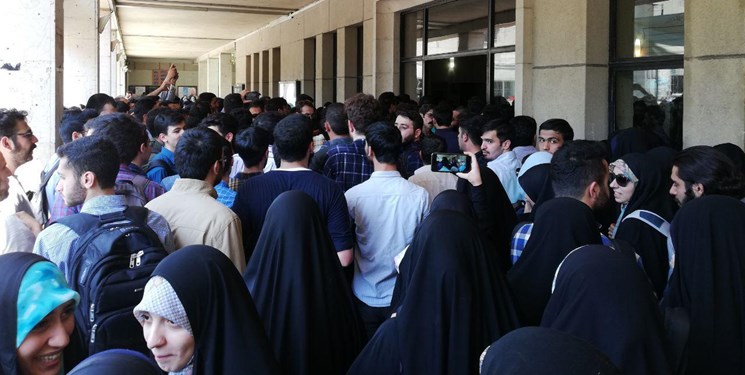 تجمعات دانشجویی در دانشگاه تهران/ حامیان قانون حجاب، مانع ساختارشکنی شدند