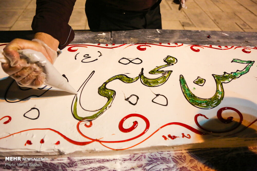 توزیع کیک ۱۰۰ متری به مناسبت میلاد امام حسن مجتبی(ع) در قم