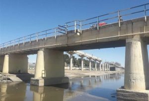 دو پل احداث‌شده در حریم رودخانه قم وضعیت بحرانی دارند