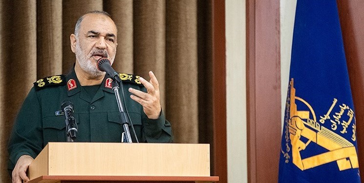 سردار سلامی در جزایر سه‌گانه: در صورت خطای محاسباتی دشمنان، راهبرد ما از دفاعی به تهاجمی تغییر می‌کند