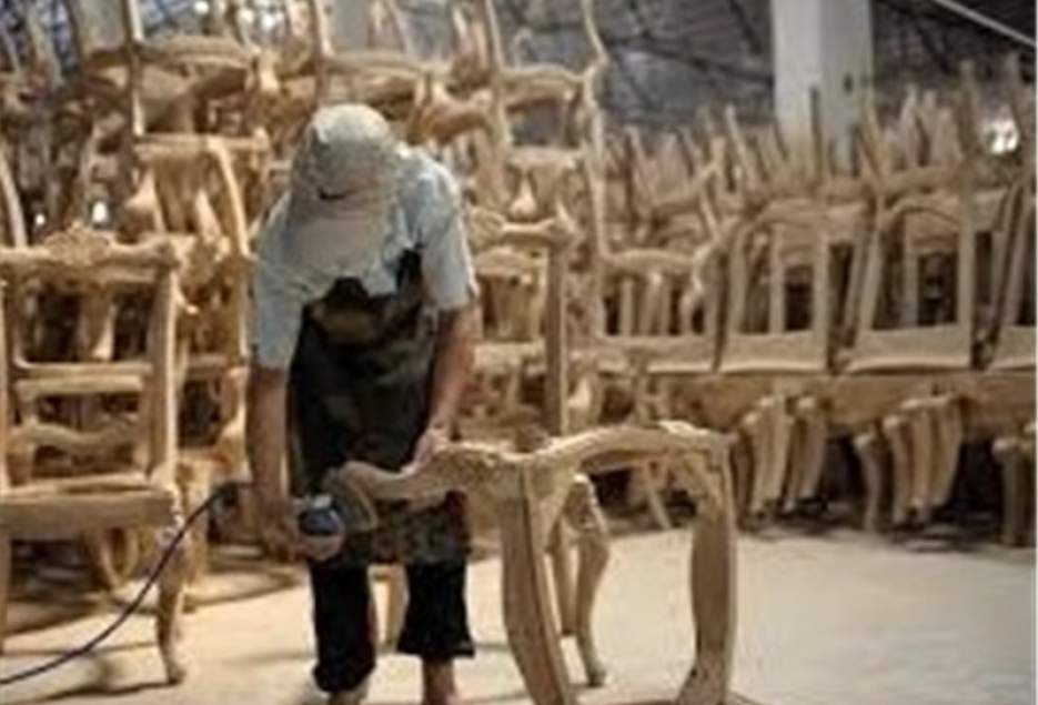 شهرکریمه – کمبود مواد اولیه کارگاه‌های صنعت چوب را به تعطیلی کشانده است