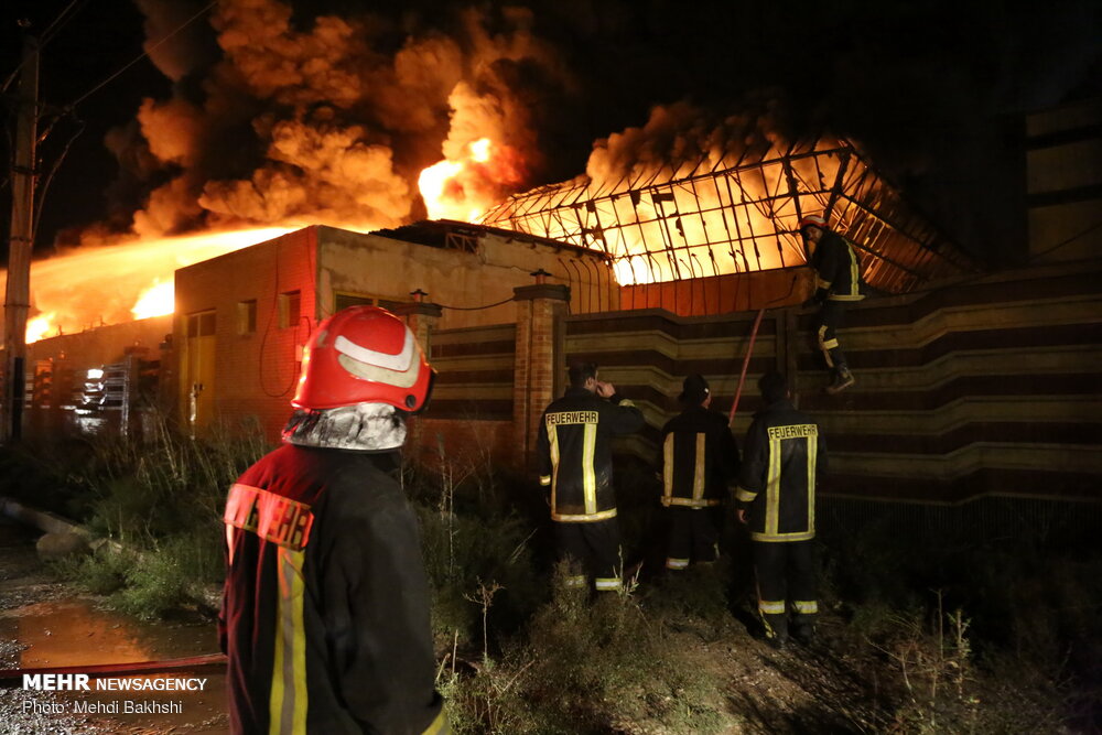 آتش سوزی دو کارخانه در شهرک شکوهیه قم – پایگاه خبری شهرکریمه | اخبار ایران و جهان