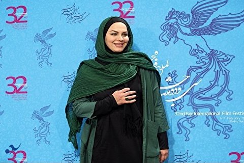 دریافت جایزه زنان موفق جهان اسلام توسط نرگس آبیار