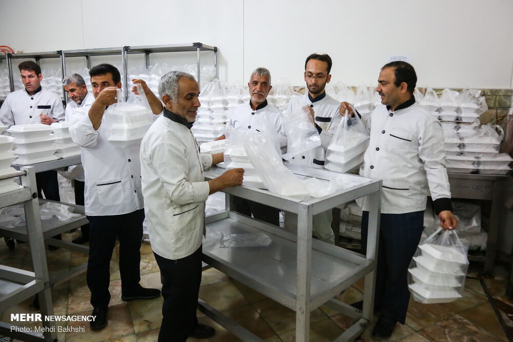روزانه ۱۰ هزار غذای گرم در حرم حضرت معصومه(س) تهیه می‌شود – پایگاه خبری شهرکریمه | اخبار ایران و جهان