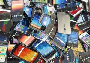 واردات ۴.۵ میلیون دستگاه تلفن همراه به کشور از ابتدای سال- اخبار صنعت و تجارت – . شهرکریمه