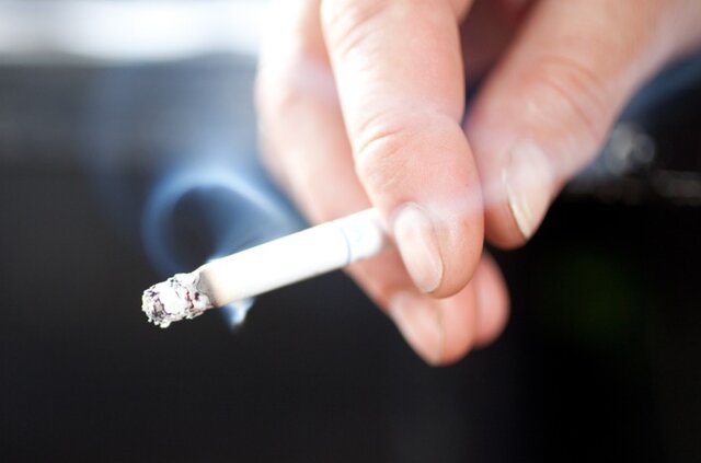 سیگار کشیدن، امکان ابتلا به نوع شدید کرونا را افزایش می‌دهد|شهرکریمه