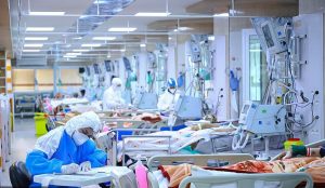 کاهش تعداد بیماران کرونایی بستری در بیمارستان‌های قم