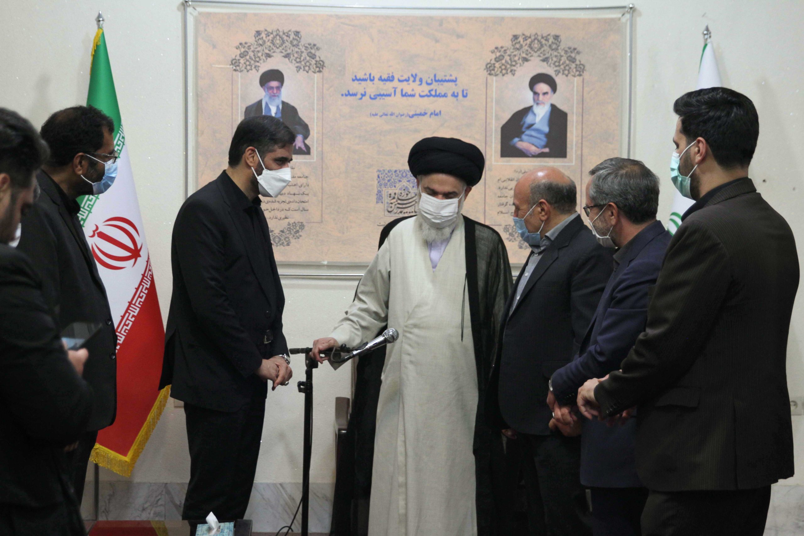 دیدار دبیر شورای عالی مناطق آزاد با آیت‌الله حسینی بوشهری