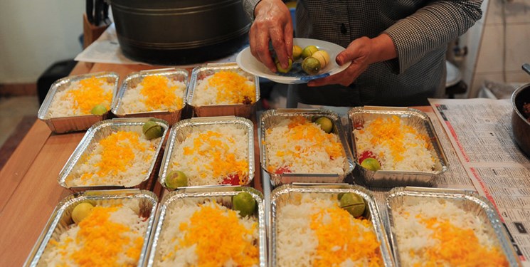 توزیع روزانه ۵ هزار پرس غذای گرم در قرارگاه مردمی اربعین قم