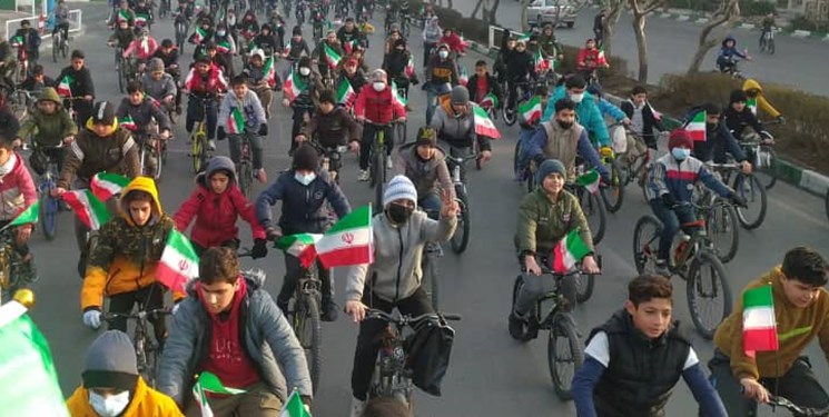 دوچرخه سواران دانش‌آموز قم برای نابودی رژیم صهیونیستی رکاب می‌زنند