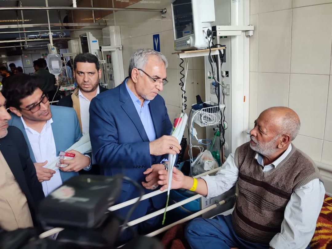 بازدید سرزده وزیر بهداشت از فعالیت تیم های امدادی و درمانی قم